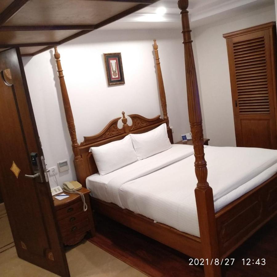 Shravanthi Sarovar Portico Hotel Bangalore Ngoại thất bức ảnh